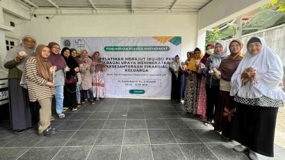 Mengubah Benang Menjadi Peluang: Mewujudkan SDGS 4 dan 8 Melalui Pelatihan Merajut Ibu-Ibu PKK RT 04 Kendalsari Kota Malang
