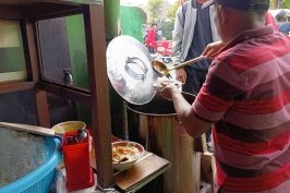 Sepotong Rindu dalam Seporsi Soto Ayam yang Dibayar Nontunai