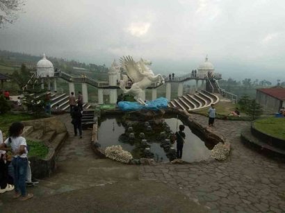 Destinasi Wisata Negeri Khayangan Sebagai Media Pembelajaran Menulis Objek Langsung, Menarikkah?