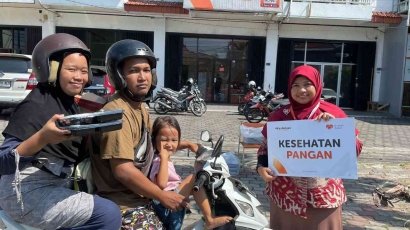 Wujud Kepedulian Sosial: Katering Ibu dan Rumah Zakat Gelar Jum'at Berkah Berbagi Nasi Kotak