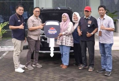 Ibu Rumah Tangga dari Perintis Kemerdekaan KM 18 Bawa Pulang Mobil Suzuki XL7 dari Panen Hadiah Simpedes BRI!