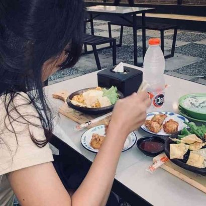 Aku, Kamu, dan Warung Makan Suatu Saat Nanti