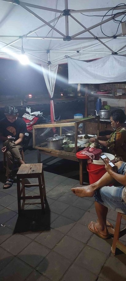 Bangkit Lewat Gudeg Harapan Hangat Tersaji di Tengah Malam Sunyi