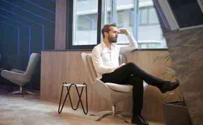 Anak Muda dan Overthinking Nasional : Kenapa Kita Suka Begadang dan Cemas Sendiri??