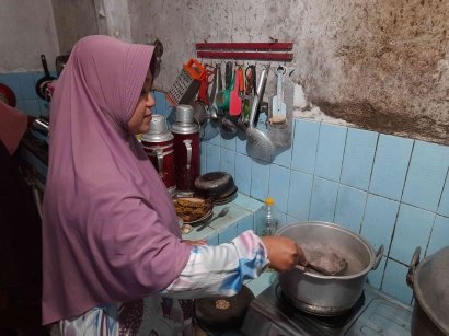 Setiap Porsi adalah Doa: Perjuangan Yayuk dan Ismaya dibalik Katering Algian