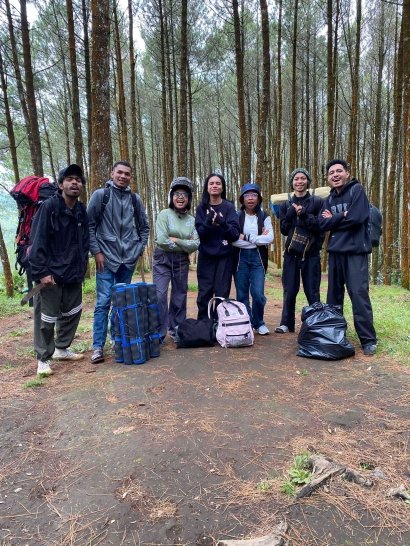 Perjalanan Camping di Curug Layung: Merajut Kembali Tali Persaudaraan