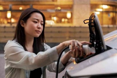 Hematnya Mobil Listrik, Benarkah? Antara Klaim Irit, Biaya Tersembunyi, dan Masa Depan Energi Indonesia