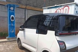 Ngecas di SPKLU (foto: widikurniawan)