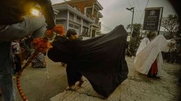 Pertunjukan seni Bantengan di galeri Batik Bantengan Anjani (sumber foto: Arai Amelya)