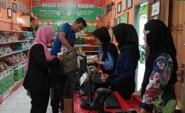 Para Peserta Tampak Bersemangat Belanja di Gerai BAM, Karena Diberi Harga Spesial. (Foto : Yuswanto Raider)