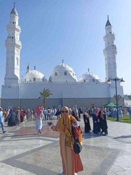 Gambar Nenek Mujilah di tanah haram (Sumber: Dokumen pribadi))