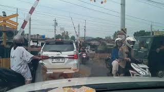 Pintu Perlintasan Kereta Api di Dekat Stasiun Brambanan, Klaten
